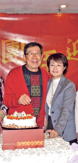 胡楓契女方國珊前晚於將軍澳一酒樓舉行團年，並為胡楓慶祝85歲生日。（攝影鎅O者：柯美）提到黎明日前接受訪問，談到感情事，並讚賞舊愛舒淇，身為契爺的胡楓卻拒絕評論。（攝影鎅O者：柯美）