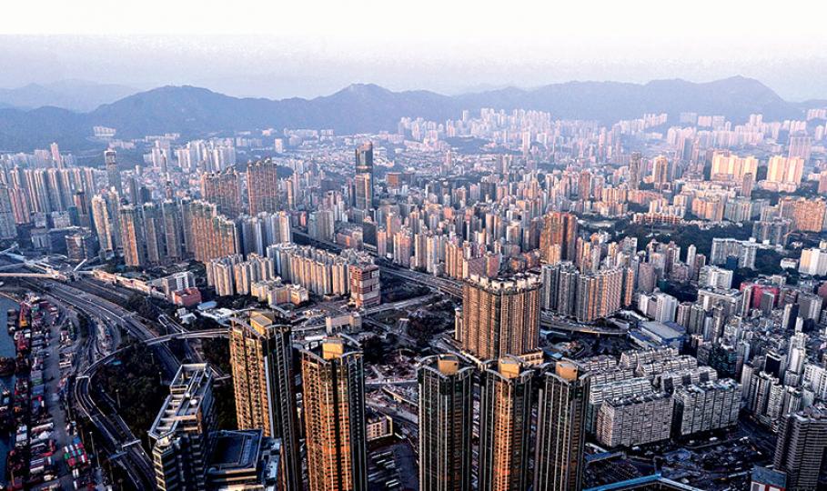 市建局今年第二季將展開「油旺」地區規劃研究，範圍涵蓋界限街至佐敦道一帶，涉及3345幢樓宇，當中有2000多幢樓宇樓齡已超過50年，部分舊樓如位於佐敦、俗稱「八文樓」的文華新村8幢舊樓，市建局曾研究是否重建，但因該處已用盡地積比，重建潛力低，市建局只計劃「深度復修」。（馮凱鍵攝）上任逾半年的市建局行政總監韋志成接受訪問時表示，若以現行模式重建油旺區2700幢樓齡逾30年舊樓，局方預料將虧蝕達1540億元，認為隨着市區有重建潛力的舊樓愈來愈少，難以透過現行模式持續下去，即將展開的油麻地及旺角地區規