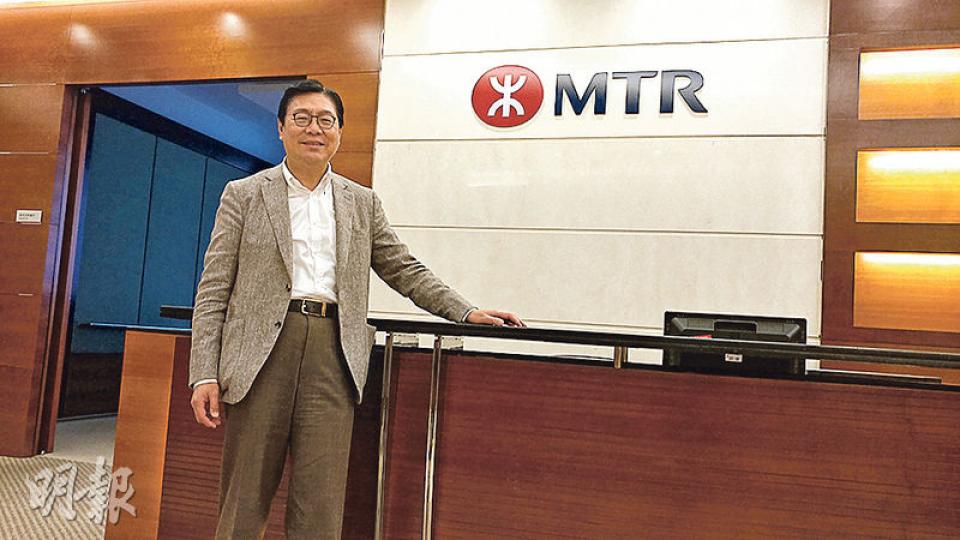 政府正與港鐵檢討票價「可加可減」機制。港鐵主席馬時亨接受本報專訪表示，港鐵要平衡市民、員工及股東三大持份者，加上要確保一定利潤以維持鐵路服務質素，預告新機制難有「翻天覆地」變化。（黃俊鋒攝）