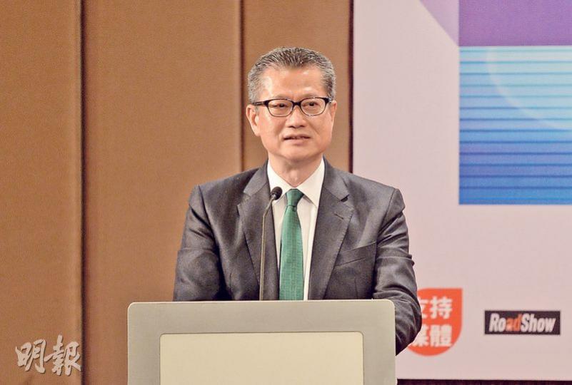 財政司長陳茂波（圖）表示，本港就業持續溫和增長，失業數字微跌，顯示勞工市場仍處於全民就業狀態，而今年亦要密切留意美國加息動態與資金流向變動，關注對香港利息的影響。（鍾林枝攝）