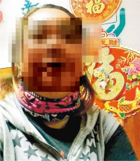 本報記者上周五往港安康復中心向懷疑涉事員工查詢，她拒絕開門，隔着大閘否認自己拍攝片段，又聲言片中事主不是院友，也不是在院舍範圍內拍攝。（明報記者攝）立法會議員張超雄看過涉事片段後表示，估計在場有超過一名員工，但沒有人阻止相關行為，有人更走近拍攝特寫，認為不是個別員工問題，屬集體欺凌。（郭慶輝攝）