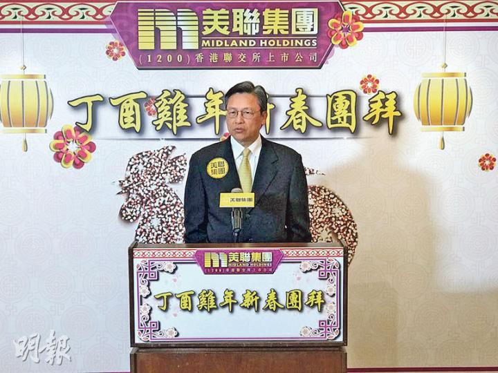 美聯集團主席黃建業昨出席新春團拜時表示,預期今年樓市仍以一手主導,預料全年有約2萬宗一手成交,樓價將有10%上落。(謝穎怡攝) 美聯集團主席黃建業昨出席新春團拜時表示,預期今年樓市仍以一手主導,預料全年有約2萬宗一手成交,樓價將有10%上落。(謝穎怡攝)