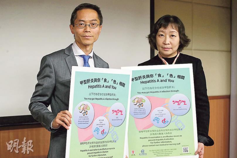衛生防護中心總監黃加慶(左)表示,本港感染愛滋病毒的男男性接觸者,染上甲型肝炎個案異常增加。右為中心的社會醫學顧問醫生張竹君。(曾憲宗攝) 衛生防護中心總監黃加慶(左)表示,本港感染愛滋病毒的男男性接觸者,染上甲型肝炎個案異常增加。右為中心的社會醫學顧問醫生張竹君。(曾憲宗攝)