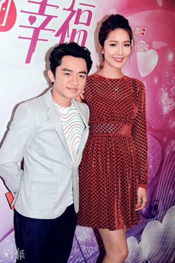 王祖藍與老婆李亞男前晚錄影《1+1的幸福》,未錄影已大曬恩愛。(攝影鎅O者﹕陳釗) 王祖藍與老婆李亞男前晚錄影《1+1的幸福》,未錄影已大曬恩愛。(攝影鎅O者﹕陳釗)