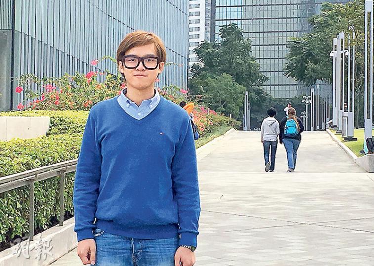 張秀賢幾年前曾患上抑鬱症,被問到目前的健康狀况可否承受選舉工程和擔任議員的壓力,他說,目前已經康復,看不到有任何問題。 (楊康琪攝) 張秀賢幾年前曾患上抑鬱症,被問到目前的健康狀况可否承受選舉工程和擔任議員的壓力,他說,目前已經康復,看不到有任何問題。 (楊康琪攝)