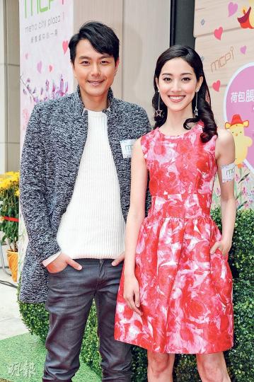 蕭正楠(左)與陳凱琳(右)各有另一半,未知誰人先搶閘結婚呢?(攝影:鍾偉茵)黃翠如(攝影:鍾偉茵) 蕭正楠(左)與陳凱琳(右)各有另一半,未知誰人先搶閘結婚呢?(攝影:鍾偉茵)黃翠如(攝影:鍾偉茵)