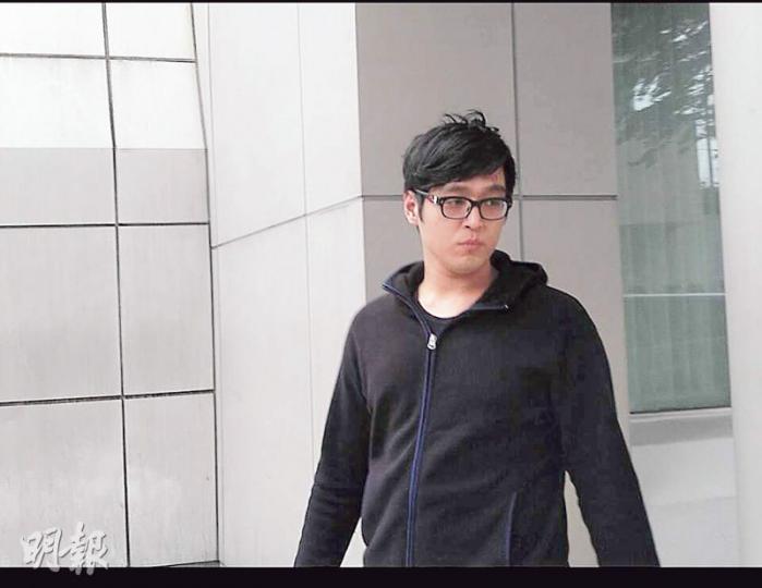 被告馮志凱(圖)涉嫌虐待唐狗致死,昨獲准保釋離開法院,而被指涉案的另一男子則棄保潛逃。(楊英傑攝) 被告馮志凱(圖)涉嫌虐待唐狗致死,昨獲准保釋離開法院,而被指涉案的另一男子則棄保潛逃。(楊英傑攝)