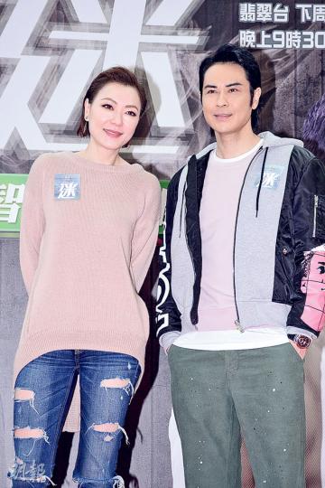 田蕊妮(左)在新劇的角色甚沉重,拍檔鄭嘉穎(右)也戥她辛苦。(攝影:梁迺楠) 田蕊妮(左)在新劇的角色甚沉重,拍檔鄭嘉穎(右)也戥她辛苦。(攝影:梁迺楠)