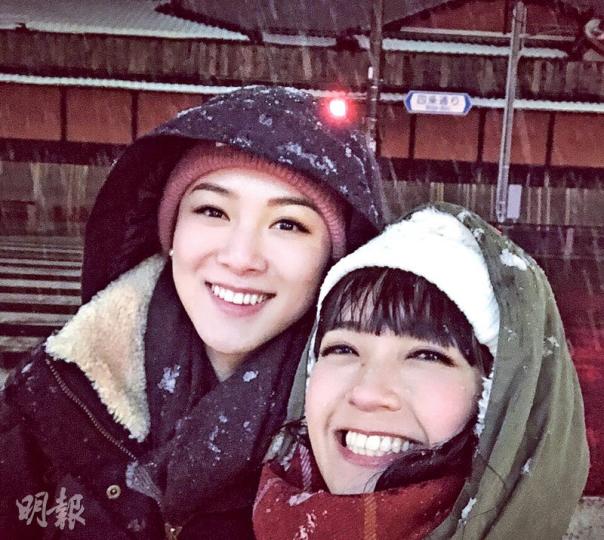 王敏奕(左)與糖妹(右)去京都旅行,玩得很開心。(微博圖片) 王敏奕(左)與糖妹(右)去京都旅行,玩得很開心。(微博圖片)