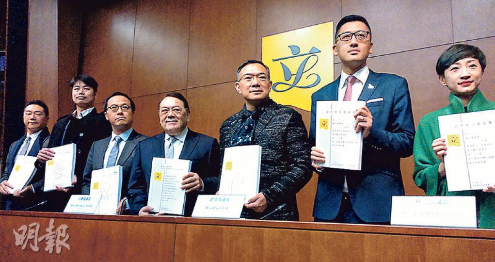 立法會政府帳目委員會昨發表第67號報告書,重點批評教資會和教育局多項不足,要求兩者改善。帳委會主席石禮謙(中)稱,希望當局向學生撥出更多資源。(梁智康攝) 立法會政府帳目委員會昨發表第67號報告書,重點批評教資會和教育局多項不足,要求兩者改善。帳委會主席石禮謙(中)稱,希望當局向學生撥出更多資源。(梁智康攝)