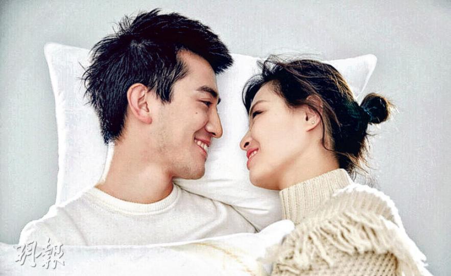 吳敏霞與男友張效誠深情對望,甜蜜蜜。(微博圖片)張效誠與吳敏霞穿上睡袍及拖鞋,充滿家的感覺,儼如一對小夫妻。(微博圖片)「跳水皇后」吳敏霞曾透露與男友張效誠計劃在今年結婚。(微博圖片) 吳敏霞與男友張效誠深情對望,甜蜜蜜。(微博圖片)張效誠與吳敏霞穿上睡袍及拖鞋,充滿家的感覺,儼如一對小夫妻。(微博圖片)「跳水皇后」吳敏霞曾透露與男友張效誠計劃在今年結婚。(微博圖片)