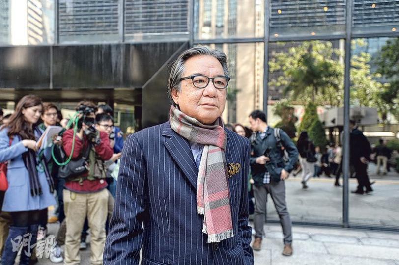 代表首被告黃祖成的資深大律師駱應淦表示,日前收到逾千封求情信,但所有信件均以中文撰寫,撰寫人包括部分區議會主席及區議員,但在他印象中並沒有官員、立法會議員及警隊「一哥」。(鍾林枝攝) 代表首被告黃祖成的資深大律師駱應淦表示,日前收到逾千封求情信,但所有信件均以中文撰寫,撰寫人包括部分區議會主席及區議員,但在他印象中並沒有官員、立法會議員及警隊「一哥」。(鍾林枝攝)