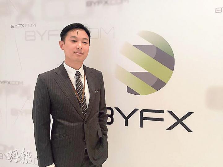 佰益匯行政總裁朱敏表示,公司現已與渣打銀行及中銀香港合作,為客戶提供交易帳戶,惟現時暫只做機構客戶業務,希望從今年6月至7月起開設零售業務。(尉奕陽攝) 佰益匯行政總裁朱敏表示,公司現已與渣打銀行及中銀香港合作,為客戶提供交易帳戶,惟現時暫只做機構客戶業務,希望從今年6月至7月起開設零售業務。(尉奕陽攝)