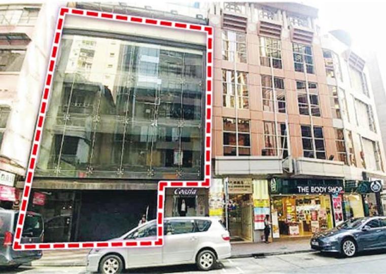 零售市道不振,潮流服飾品牌bauhaus承租達8年的銅鑼灣多層巨舖,近日已提早1年退場,業主最新以「原價」90萬元招租,呎租143元。(劉詠怡攝) 零售市道不振,潮流服飾品牌bauhaus承租達8年的銅鑼灣多層巨舖,近日已提早1年退場,業主最新以「原價」90萬元招租,呎租143元。(劉詠怡攝)