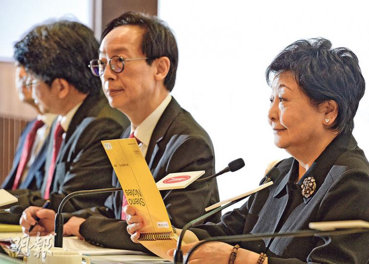 恒生去年全年賺162億,低於市場預期。副董事長兼行政總裁李慧敏(右)稱,香港未必跟隨美國加息,她同時強調恒生的壞帳水平已企穩,且無出售資產計劃。(劉焌陶攝) 恒生去年全年賺162億,低於市場預期。副董事長兼行政總裁李慧敏(右)稱,香港未必跟隨美國加息,她同時強調恒生的壞帳水平已企穩,且無出售資產計劃。(劉焌陶攝)