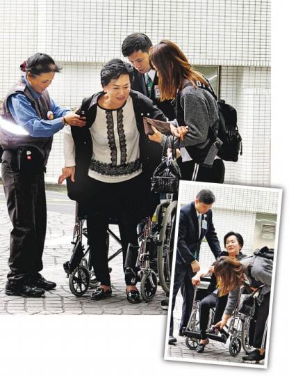 祥嫂腰骨第三節舊患引致痛症發作,顯得力不從心,故需要醫院工作人員為她推輪椅入院求診。(攝影鎅O者:鍾一虹)鄧兆尊(攝影鎅O者:鍾一虹) 祥嫂腰骨第三節舊患引致痛症發作,顯得力不從心,故需要醫院工作人員為她推輪椅入院求診。(攝影鎅O者:鍾一虹)鄧兆尊(攝影鎅O者:鍾一虹)