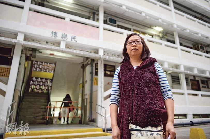 大坑西邨居民權益關注組主席歐陽潔珍表示,大部分居民未知悉重建新安排,未能了解他們意向。(鍾林枝攝) 大坑西邨居民權益關注組主席歐陽潔珍表示,大部分居民未知悉重建新安排,未能了解他們意向。(鍾林枝攝)