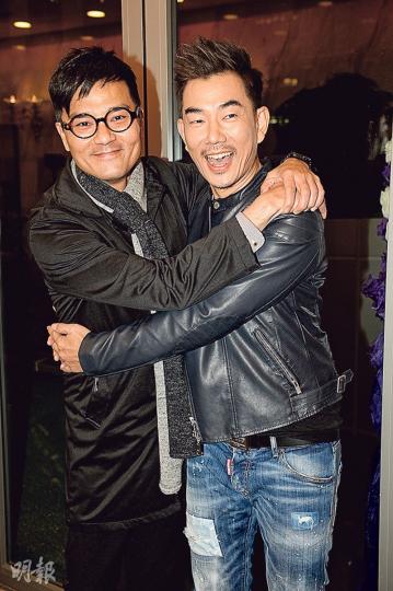 林家棟與任賢齊昨日出席香港電影工作者總會春茗，兩人甫見面即時攬攬。（攝影﹕劉永銳）