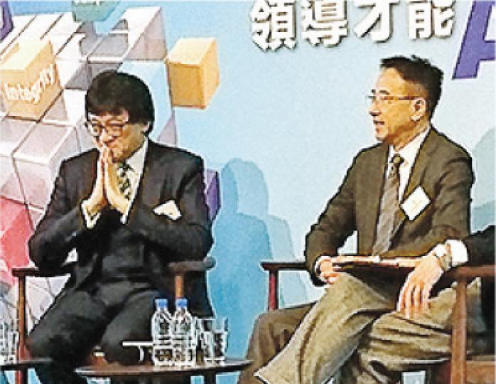 大律師公會前主席石永泰（左）昨出席一個論壇時說，領袖不應EQ低及小器，尤其後者，因為小器會令人傾向用權力為自己出氣。（岑詠欣攝）