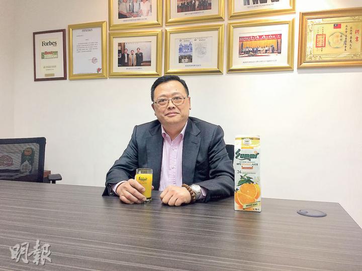 天溢森美主席辛克(圖)表示,計劃今年內在內地醫院及學校設置200部自動販賣機。(溫婉婷攝) 天溢森美主席辛克(圖)表示,計劃今年內在內地醫院及學校設置200部自動販賣機。(溫婉婷攝)