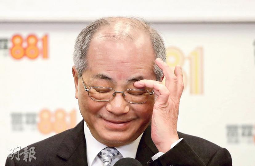 教育局長吳克儉昨首次表明卸任後將退休,稱自己「頭髮白了許多」,要多做運動。昨天所見,吳克儉的白髮的確較上任初期多。(曾憲宗攝) 教育局長吳克儉昨首次表明卸任後將退休,稱自己「頭髮白了許多」,要多做運動。昨天所見,吳克儉的白髮的確較上任初期多。(曾憲宗攝)