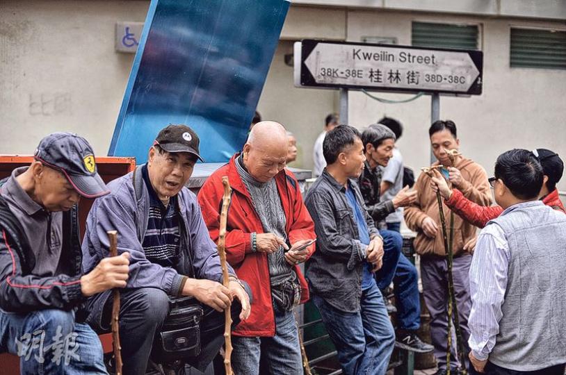 本港人口老化問題惡化,長者人口達116萬,10年間增加4個百分點,增加幅度是1986年至2006年的總和。(馮凱鍵攝) 本港人口老化問題惡化,長者人口達116萬,10年間增加4個百分點,增加幅度是1986年至2006年的總和。(馮凱鍵攝)