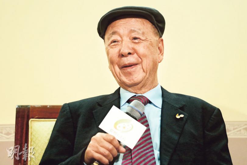 銀娛賭牌將於2022年屆滿,銀娛主朗呂志和(圖)強調,牌照尚有5年時間方到期,籲各位勿擔心,但未有正面回應是否已與澳門政府展開討論。(郭慶輝攝) 銀娛賭牌將於2022年屆滿,銀娛主朗呂志和(圖)強調,牌照尚有5年時間方到期,籲各位勿擔心,但未有正面回應是否已與澳門政府展開討論。(郭慶輝攝)