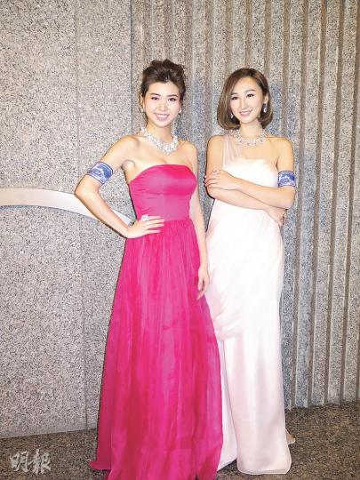張秀文(左)與高海寧(右)前晚穿上性感晚裝、一身珠光寶氣擔任「珠寶之夜」晚宴的特別嘉賓。(攝影/記者﹕林蘊兒) 張秀文(左)與高海寧(右)前晚穿上性感晚裝、一身珠光寶氣擔任「珠寶之夜」晚宴的特別嘉賓。(攝影/記者﹕林蘊兒)