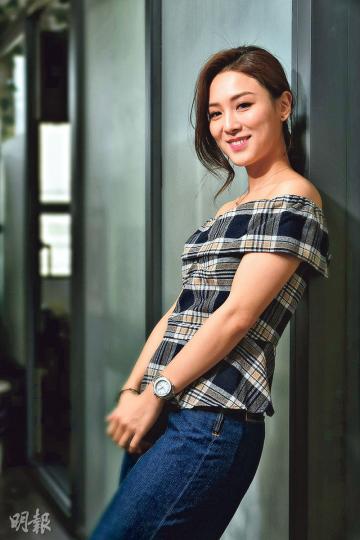王敏奕自言是浪漫主義者,投入去愛才可以好好享受戀愛,相反不投入、不信任,戀愛會變得好辛苦。(攝影﹕孫華中) 王敏奕自言是浪漫主義者,投入去愛才可以好好享受戀愛,相反不投入、不信任,戀愛會變得好辛苦。(攝影﹕孫華中)