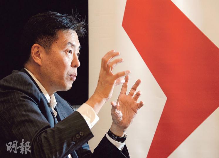 瀚亞投資固定收益投資總監黃文彬表示,在經濟增長的時期,股票的表現的確比債券好,但特朗普一旦決定改變全球供應鏈的現况,股票的波動會加大,這是一個投資者必須留意的風險。他看好中國、印度及印尼企業債券,預料成為波動市中穩健之選。(劉焌陶攝) 瀚亞投資固定收益投資總監黃文彬表示,在經濟增長的時期,股票的表現的確比債券好,但特朗普一旦決定改變全球供應鏈的現况,股票的波動會加大,這是一個投資者必須留意的風險。他看好中國、印度及印尼企業債券,預料成為波動市中穩健之選。(劉焌陶攝)