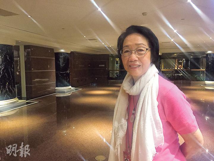 工聯會榮譽會長陳婉嫻(圖)指有建制派說「不支持林鄭月娥便等同不支持中央」的說法令她「好吃驚」。她相信中央希望有公平、合理的選舉,「或許有些人好想林太贏,或不想某一候選人勝出,但這不一定是中央」。(何曉勤攝) 工聯會榮譽會長陳婉嫻(圖)指有建制派說「不支持林鄭月娥便等同不支持中央」的說法令她「好吃驚」。她相信中央希望有公平、合理的選舉,「或許有些人好想林太贏,或不想某一候選人勝出,但這不一定是中央」。(何曉勤攝)
