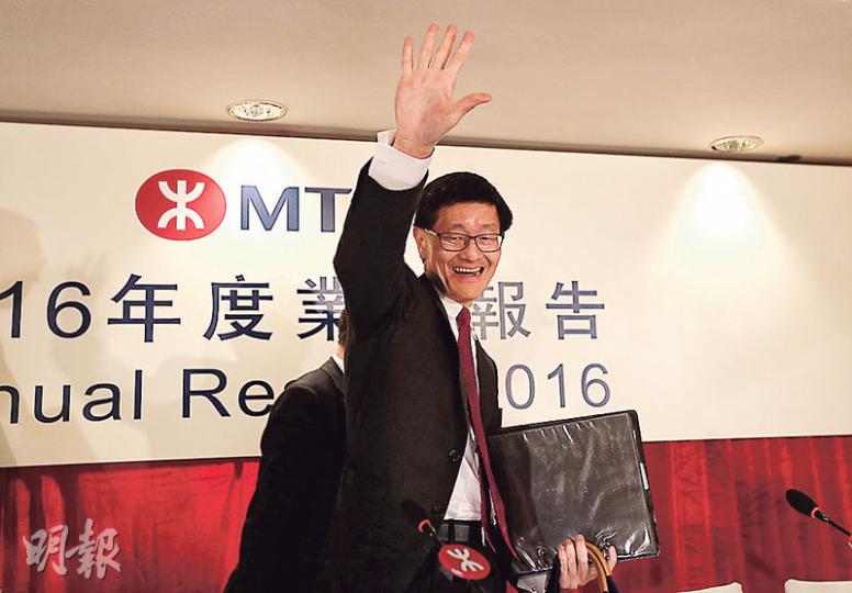 港鐵行政總裁梁國權表示,港鐵仍與政府商討票價調整機制新方案,有消息會盡快公布。(李紹昌攝) 港鐵行政總裁梁國權表示,港鐵仍與政府商討票價調整機制新方案,有消息會盡快公布。(李紹昌攝)