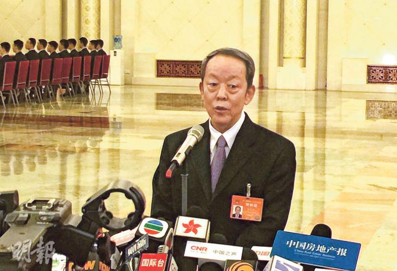 港澳辦主任王光亞回應高鐵一地兩檢安排,透露本月中旬兩地政府會就此協商。(陳子凌攝)國務院港澳辦副主任黃柳權稱,若廣深港高鐵實施一地兩檢,內地相關責任部門應到西九龍站作檢查,自然於站內有工作範圍。運房局表示,要實施一地兩檢,必然需要在西九龍總站(圖)建設「內地口岸區」。(鄧宗弘攝) 港澳辦主任王光亞回應高鐵一地兩檢安排,透露本月中旬兩地政府會就此協商。(陳子凌攝)國務院港澳辦副主任黃柳權稱,若廣深港高鐵實施一地兩檢,內地相關責任部門應到西九龍站作檢查,自然於站內有工作範圍。運房局表示,要實施一地兩檢,必然需要在西九龍總站(圖)建設「內地口岸區」。(鄧宗弘攝)