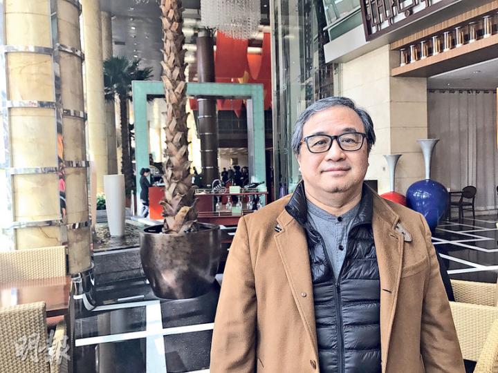 港區人大代表王敏剛昨在北京接受訪問時稱,計劃在人大提出檢討香港司法制度,又不滿七警案的裁決。(渠贇攝) 港區人大代表王敏剛昨在北京接受訪問時稱,計劃在人大提出檢討香港司法制度,又不滿七警案的裁決。(渠贇攝)