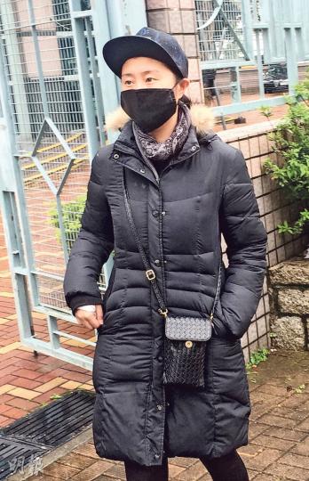 被告張可凝曾於無綫節目《超級巨聲》擔任表演嘉賓,亦曾於北京的歌唱比賽中獲獎,她不時在社交網站上載自己的唱歌片段。(曾駿豪攝) 被告張可凝曾於無綫節目《超級巨聲》擔任表演嘉賓,亦曾於北京的歌唱比賽中獲獎,她不時在社交網站上載自己的唱歌片段。(曾駿豪攝)