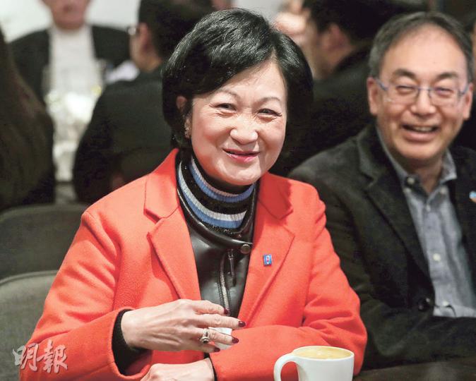葉劉淑儀(左)稱,現在會做好選委角色,亦不會透露自己的投票意向。(李紹昌攝) 葉劉淑儀(左)稱,現在會做好選委角色,亦不會透露自己的投票意向。(李紹昌攝)