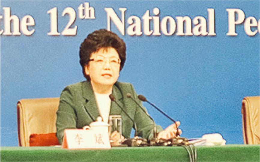衛計委主任李斌昨日召開記者會,稱二孩政策落實一年來效果滿意。(明報記者攝) 衛計委主任李斌昨日召開記者會,稱二孩政策落實一年來效果滿意。(明報記者攝)