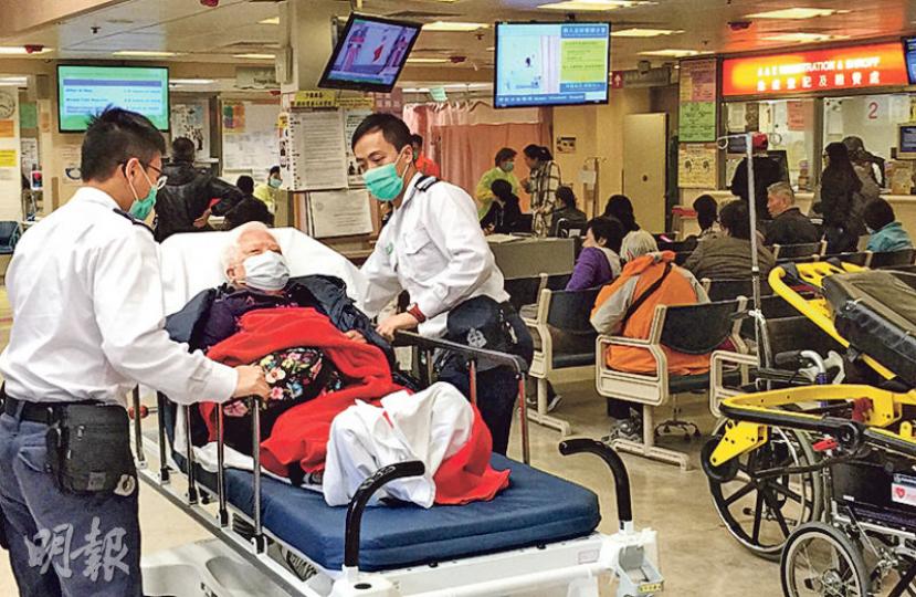 本港急症室前日有6971人次求診，整體內科住院病牀午夜佔用率達108%，其中伊利沙伯醫院（圖）前日有629人次求診，內科住院病牀午夜佔用率達110%。（劉焌陶攝）