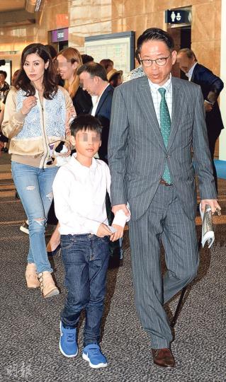 許晉亨拖着囝囝Jayden,李嘉欣則緊隨其後。(攝影/記者:劉永銳)蔡一智(左)與張智霖(右)結伴欣賞巴塞爾藝術展。(攝影/記者:劉永銳) 許晉亨拖着囝囝Jayden,李嘉欣則緊隨其後。(攝影/記者:劉永銳)蔡一智(左)與張智霖(右)結伴欣賞巴塞爾藝術展。(攝影/記者:劉永銳)