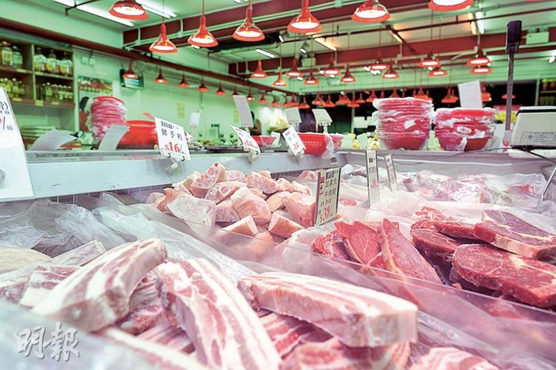巴西「黑心肉」風波持續,政府昨傍晚公布回收21間被調查巴西廠房的進口肉類,以挽回市民信心。佳宝超級市場董事總經理林曉毅歡迎回收措施,認為可令業界更清晰分辨懷疑有問題的凍肉。圖為西營盤一間「佳宝」分店。(蘇智鑫攝) 巴西「黑心肉」風波持續,政府昨傍晚公布回收21間被調查巴西廠房的進口肉類,以挽回市民信心。佳宝超級市場董事總經理林曉毅歡迎回收措施,認為可令業界更清晰分辨懷疑有問題的凍肉。圖為西營盤一間「佳宝」分店。(蘇智鑫攝)
