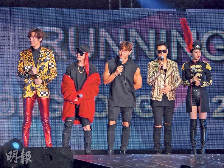 Running Man的5名成員:(左起)李光洙、Haha、金鐘國、池石鎮、宋智孝昨日在香港開騷,他們更模仿韓國天團BigBang,依次扮演勝利、G-Dragon、太陽、大聲及已經入伍的T.O.P.。(攝影:梁迺楠)金鐘國讚光洙勤力運動,臂力很好,只比他差一點點。(攝影:梁迺楠)金鐘國(攝影:梁迺楠)Running Man昨日在香港騷落力演出,但完騷後就會立即返回韓國。(攝影:梁迺楠)宋智孝扮T.O.P.,大家覺得像嗎?(攝影:梁迺楠) Running Man的5名成員:(左起)李光洙、Haha、金鐘國、池石鎮、宋智孝昨日在香港開騷,他們更模仿韓國天團BigBang,依次扮演勝利、G-Dragon、太陽、大聲及已經入伍的T.O.P.。(攝影:梁迺楠)金鐘國讚光洙勤力運動,臂力很好,只比他差一點點。(攝影:梁迺楠)金鐘國(攝影:梁迺楠)Running Man昨日在香港騷落力演出,但完騷後就會立即返回韓國。(攝影:梁迺楠)宋智孝扮T.O.P.,大家覺得像嗎?(攝影:梁迺楠)