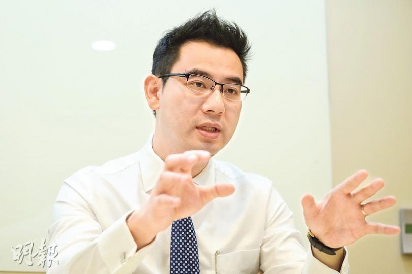 太平基業證券投資總監陳德豪對於市場波幅及股票回報十分重視,他認為面對市場成千上萬消息,最重要是行業是否處於增長期,自己心法是先看行業板塊,特別是由跌轉升的行業。(郭慶輝攝) 太平基業證券投資總監陳德豪對於市場波幅及股票回報十分重視,他認為面對市場成千上萬消息,最重要是行業是否處於增長期,自己心法是先看行業板塊,特別是由跌轉升的行業。(郭慶輝攝)