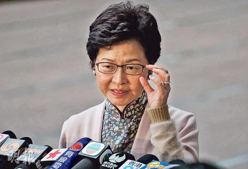 候任特首林鄭月娥昨被問及如日後推出港人首置上車盤,是否需要收緊買家資格,她說「港人的定義當然是香港永久性居民」。(李紹昌攝) 候任特首林鄭月娥昨被問及如日後推出港人首置上車盤,是否需要收緊買家資格,她說「港人的定義當然是香港永久性居民」。(李紹昌攝)