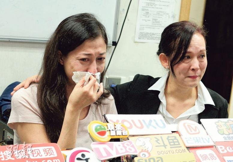 吳綺莉哭着喚女兒歸家,翁靜晶在旁也忍不住眼濕濕。(攝影﹕劉永銳)吳綺莉提起卓林忍不住爆喊,可憐單親媽媽承受壓力之大,希望母女問題早日解決。(攝影﹕劉永銳)吳綺莉昨晚召開記者會,憔悴現身。(攝影﹕劉永銳) 吳綺莉哭着喚女兒歸家,翁靜晶在旁也忍不住眼濕濕。(攝影﹕劉永銳)吳綺莉提起卓林忍不住爆喊,可憐單親媽媽承受壓力之大,希望母女問題早日解決。(攝影﹕劉永銳)吳綺莉昨晚召開記者會,憔悴現身。(攝影﹕劉永銳)