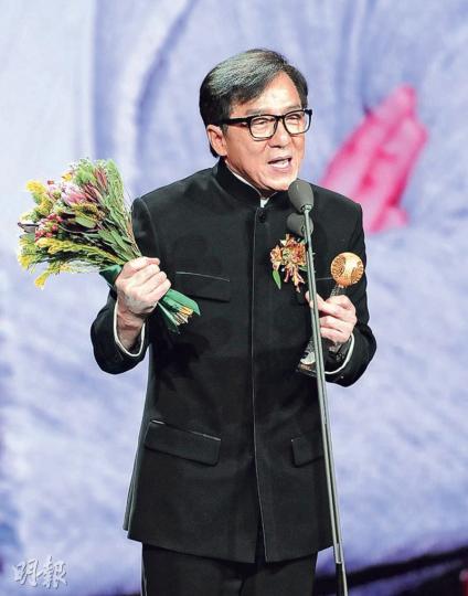 成龍昨晚在北京領獎,但未有接受香港傳媒訪問便趕着離去。(攝影:林祖傑)姚晨也是得獎者之一。(攝影:林祖傑) 成龍昨晚在北京領獎,但未有接受香港傳媒訪問便趕着離去。(攝影:林祖傑)姚晨也是得獎者之一。(攝影:林祖傑)
