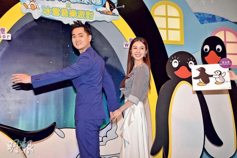 麥明詩與鄭俊弘在活動上手拖手,看來鄭俊弘未為「TVB首席男歌手」嬲嬲豬。(攝影﹕梁迺楠) 麥明詩與鄭俊弘在活動上手拖手,看來鄭俊弘未為「TVB首席男歌手」嬲嬲豬。(攝影﹕梁迺楠)