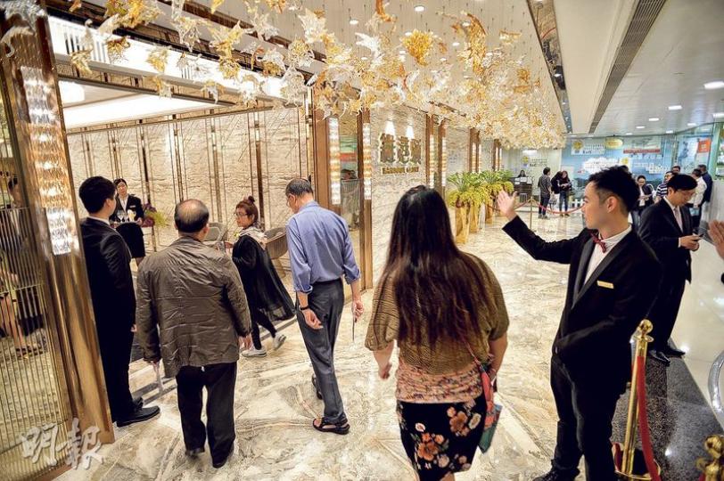 長實北角維港頌本周三首輪開售152伙，市場消息指，項目目前已累收逾650張入票，超額認購逾3倍。（蘇智鑫攝）