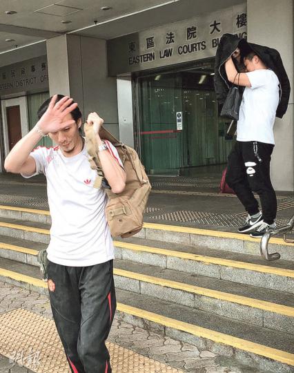 裁判官判刑時稱，香港擁有言論自由，3名被告張嘉傑（左）、尹景倫（右）和馮碩匡伙同他人阻止人民力量成員表達意見，是醜陋的行為。（黃文雋攝）