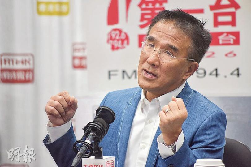 港鐵觀塘線前日下班繁忙時間發生故障,服務受阻逾兩小時。立法會鐵路事宜小組委員會主席田北辰昨表示,港鐵前日只用了約10分鐘維修,卻用了近兩小時調查什麼地方出問題,認為有需要盡快提升查找問題的系統。(黃志東攝) 港鐵觀塘線前日下班繁忙時間發生故障,服務受阻逾兩小時。立法會鐵路事宜小組委員會主席田北辰昨表示,港鐵前日只用了約10分鐘維修,卻用了近兩小時調查什麼地方出問題,認為有需要盡快提升查找問題的系統。(黃志東攝)