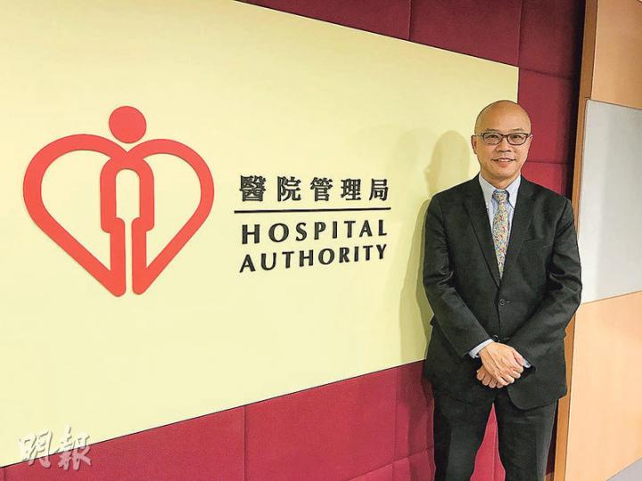 上月1日上任的醫管局總護理行政經理潘恩榮(圖)表示,平日會看facebook專頁「HA Secrets」,可讓他知道事件,或有助處理。(邱雅錡攝) 上月1日上任的醫管局總護理行政經理潘恩榮(圖)表示,平日會看facebook專頁「HA Secrets」,可讓他知道事件,或有助處理。(邱雅錡攝)